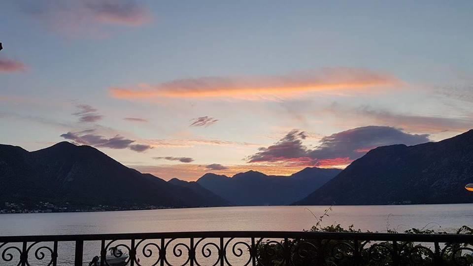 Maniva Penthouse By The Sea Leilighet Kotor Eksteriør bilde